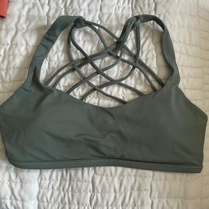 Lululemon free to be sports bra
